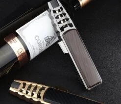 Merkloos Turbo Jetflame Aansteker - Gasbrander - Vuurwerk Torch - Crème Brûlée Brander - BBQ En Sigaren Aansteker - Windproof - Carbon Met Goudkleurige Metalen Behuizing -Keukenseries Speciaal Winkel 1200x1028 1