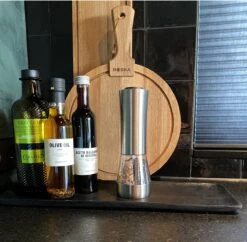 KROMS Peper En Zoutmolen Set - Peper En Zoutmolen Set Elektrisch -2 In 1 - Instelbare Maalgraad - Pepermolen - Zoutmolen - Peper En Zoutmolen Elektrisch -Keukenseries Speciaal Winkel 1200x1176