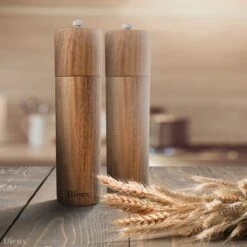Dieux® - Peper En Zoutmolen Set - Cilinder Vorm - 22CM - Zout Peper Kruiden - 2 Stuks - Acacia Hout - Instelbare Maalgraad - Duurzaam - Luxe Kwaliteit - Hervulbaar - Pepermolen - Zoutmolen - BBQ Accesoires - Pasen -Keukenseries Speciaal Winkel 1200x1200 1049