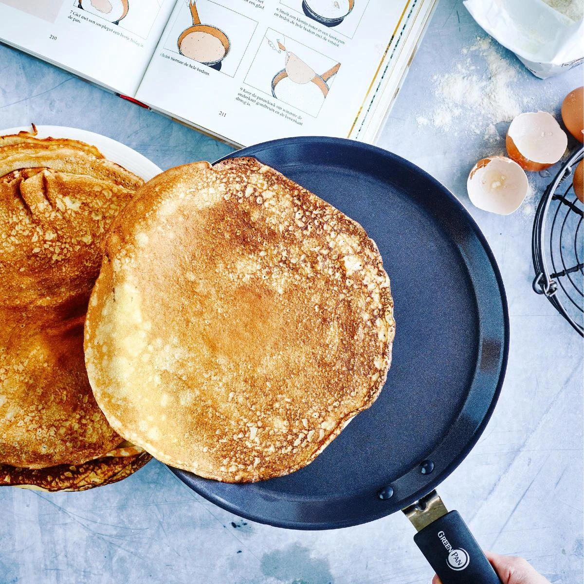 GreenPan Essentials Pannenkoekenpan 24cm - Zwart - Inductie - PFAS-vrij 12 GreenPan Essentials Pannenkoekenpan 24cm - Zwart - Inductie - PFAS-vrij - Afbeelding 10