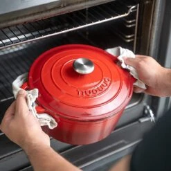 Nuovva Gietijzeren Braadpan Antiaanbaklaag Met Deksel - Sudderpan Rood - Rond - Ø24 Cm - 4.7 Liter - 100% PFAS & PFOA Vrij - Geschikt Voor Alle Warmtebronnen - Elektrisch - Gas - Halogeen - Inductie - Keramisch -Keukenseries Speciaal Winkel 1200x1200 735