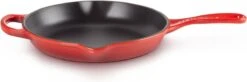Le Creuset - Gietijzeren Ronde Skillet In Kersenrood 23cm -Keukenseries Speciaal Winkel 1200x397