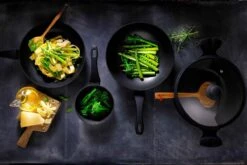 Mammoet Essentials Vesucio Braadpan - 28cm - Anti-aanbaklaag - Met Deksel 8 Mammoet Essentials Vesucio Braadpan - 28cm - Anti-aanbaklaag - Met Deksel -Keukenseries Speciaal Winkel 1200x800 151