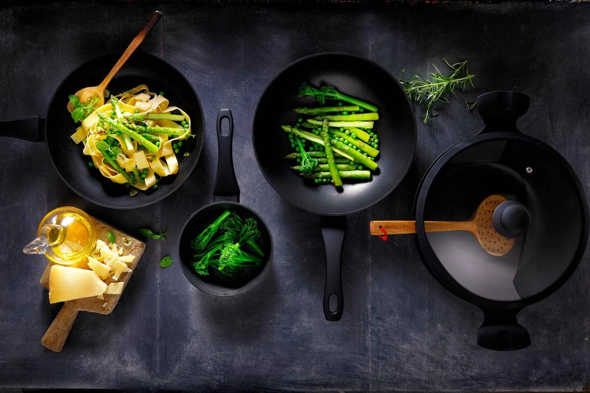 Mammoet Essentials Vesucio Braadpan - 28cm - Anti-aanbaklaag - Met Deksel 4 Mammoet Essentials Vesucio Braadpan - 28cm - Anti-aanbaklaag - Met Deksel - Afbeelding 2