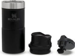 Stanley Trigger-Action Travel Mug 0.47L - Thermosfles - Matt Black -Keukenseries Speciaal Winkel 1200x897