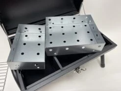 Compacte Draagbare Kolen BBQ Van Wolff BBQ - Handig Voor Op De Camping Op Het Strand Of In Een Park - Smoker Barbecue - Draagbare Lichtgewicht Bbq - Met Thermometer En Lucht Doorvoer. Laat Je Vlees Langzaam Garen. 16 Compacte Draagbare Kolen BBQ Van Wolff BBQ - Handig Voor Op De Camping Op Het Strand Of In Een Park - Smoker Barbecue - Draagbare Lichtgewicht Bbq - Met Thermometer En Lucht Doorvoer. Laat Je Vlees Langzaam Garen. -Keukenseries Speciaal Winkel 1200x899 9