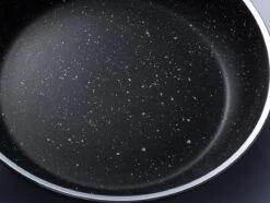 Sola Wokpan Stonehenge - Ø 28 Cm - Zwart/wit - Aluminium - Antiaanbaklaag -Keukenseries Speciaal Winkel 1200x906 6