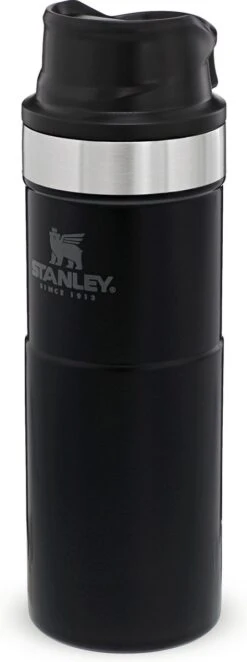 Stanley Trigger-Action Travel Mug 0.47L - Thermosfles - Matt Black -Keukenseries Speciaal Winkel 448x1200