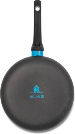 BK Blue Label Basics Hapjespan - Ø 24 Cm - Keramisch (PFAS Vrij) - Geen Inductie -Keukenseries Speciaal Winkel 679x1200