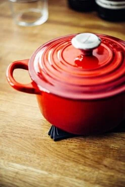 Le Creuset Signature Braadpan - 4,2 L - 24 Cm - Kersenrood -Keukenseries Speciaal Winkel 801x1200 6